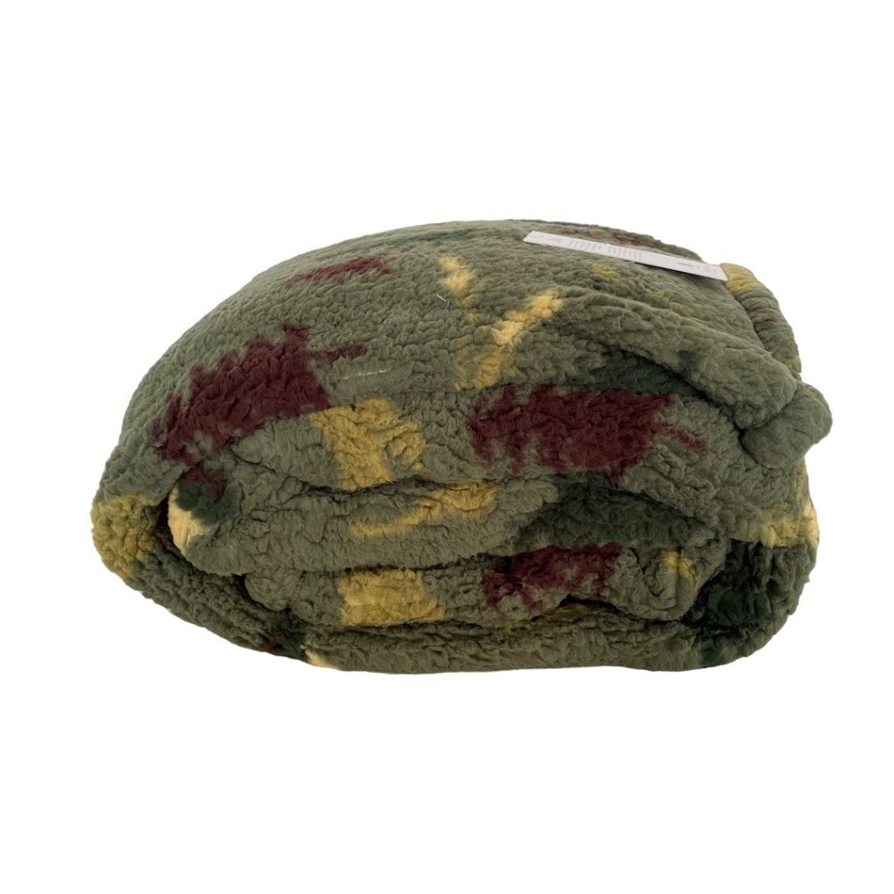 Lug Fall Box 2023 Camp Green Plush Sherpa Throw Blanket - Picture 7 of 9
